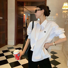 画像をギャラリービューアに読み込む, シンプルコーデ白シャツトップス