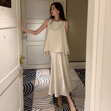 画像をギャラリービューアに読み込む, 光沢感ノースリーブブラウス&フレア裾スカートセットアップ高級感気質アップ