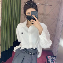 画像をギャラリービューアに読み込む, シンプルコーデ白シャツトップス