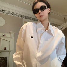 画像をギャラリービューアに読み込む, シンプルコーデ白シャツトップス