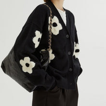 画像をギャラリービューアに読み込む, 立体的花柄黒カーディガンショートアウター