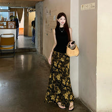 画像をギャラリービューアに読み込む, 黒ノースリーブトップス&花柄ロングスカートセットアップ
