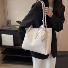 画像をギャラリービューアに読み込む, 大容量バッグ通勤日常コーデハンドバッグ(スカーフ付き)