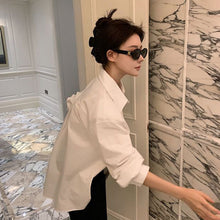 画像をギャラリービューアに読み込む, シンプルコーデ白シャツトップス