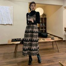 画像をギャラリービューアに読み込む, パフスリーブ黒カットソー&エスニック花柄キャミワンピースセットアップ