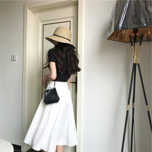 画像をギャラリービューアに読み込む, 無地半袖Tシャツ&Aラインスカートシンプルセットアップデートコーデ