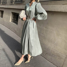 画像をギャラリービューアに読み込む, 優しい印象滑らか生地ランタンスリーブボタン付きVネックハイウエストデートワンピース