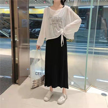 画像をギャラリービューアに読み込む, ホワイト字母プリントシフォンカジュアルアウター日焼け止めトップス&無地サスペンダーワンピースセットアップ