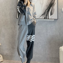 画像をギャラリービューアに読み込む, レトロスポーツストラップ柄Ⅴネックニットアウター&ロングパンツセットアップ