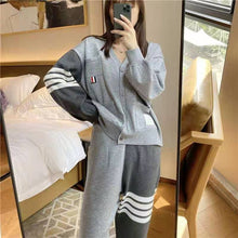 画像をギャラリービューアに読み込む, レトロスポーツストラップ柄Ⅴネックニットアウター&ロングパンツセットアップ