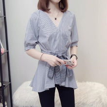 画像をギャラリービューアに読み込む, 気質ボタン付き無地フリル裾半袖ブラウストップス