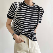 画像をギャラリービューアに読み込む, 3カラー選択カジュアルコーデしやすいボタン付きストライプニットシャツ・ブラウス