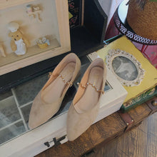 画像をギャラリービューアに読み込む, 飾り付きパンプスシンプルおしゃれシューズデートコーデ