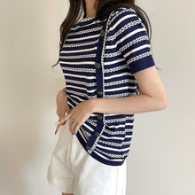 画像をギャラリービューアに読み込む, 3カラー選択カジュアルコーデしやすいボタン付きストライプニットシャツ・ブラウス