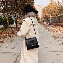 画像をギャラリービューアに読み込む, レトロバッグシンプルコーデしやすい