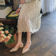 画像をギャラリービューアに読み込む, 飾り付きパンプスシンプルおしゃれシューズデートコーデ