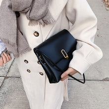 画像をギャラリービューアに読み込む, レトロバッグシンプルコーデしやすい