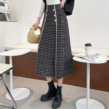 画像をギャラリービューアに読み込む, チェック柄Aラインスカートニットスカートボタンデザイン付き