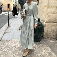 画像をギャラリービューアに読み込む, 優しい印象滑らか生地ランタンスリーブボタン付きVネックハイウエストデートワンピース