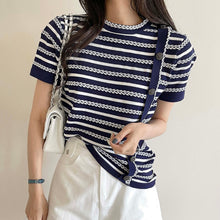 画像をギャラリービューアに読み込む, 3カラー選択カジュアルコーデしやすいボタン付きストライプニットシャツ・ブラウス