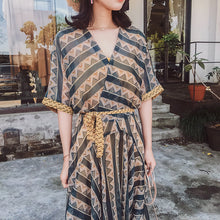 画像をギャラリービューアに読み込む, エスニック花柄シースルー不規則ワンピース旅行コーデ
