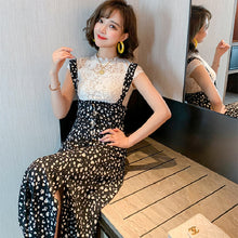 画像をギャラリービューアに読み込む, ホワイトレース透かし彫りブラウス&サスペンダーワンピーストッド柄シフォンワンピースセットアップ