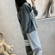 画像をギャラリービューアに読み込む, レトロスポーツストラップ柄Ⅴネックニットアウター&ロングパンツセットアップ