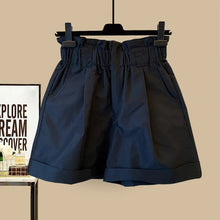 画像をギャラリービューアに読み込む, フレア裾黒ブラウストップス&ハイウエストショートパンツセットアップ