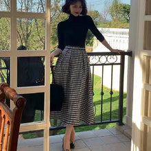 画像をギャラリービューアに読み込む, レデイースファッションブラック無地ニットトップス&チェック柄ハイウエストAラインスカートセットアップ