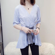 画像をギャラリービューアに読み込む, 気質ボタン付き無地フリル裾半袖ブラウストップス