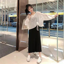 画像をギャラリービューアに読み込む, ホワイト字母プリントシフォンカジュアルアウター日焼け止めトップス&無地サスペンダーワンピースセットアップ