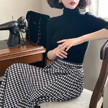 画像をギャラリービューアに読み込む, レデイースファッションブラック無地ニットトップス&チェック柄ハイウエストAラインスカートセットアップ