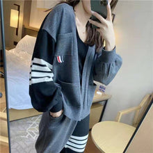 画像をギャラリービューアに読み込む, レトロスポーツストラップ柄Ⅴネックニットアウター&ロングパンツセットアップ