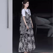 画像をギャラリービューアに読み込む, 白プリントTシャツ＆花柄サスベンダーワンピースセットアップ
