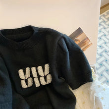 画像をギャラリービューアに読み込む, ビーズ付きアルファペットプリント黒ニットトップス
