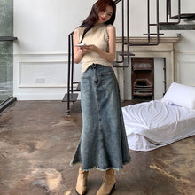画像をギャラリービューアに読み込む, フレアデニムスカート マキシ丈 裾フリンジ 脚長効果 カジュアル
