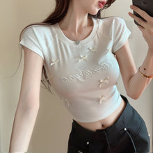 画像をギャラリービューアに読み込む, 半袖Tシャツ リボン装飾 刺繍ロゴ タイトシルエット 着痩せ 韓国コーデ 大人ガーリー トップス
