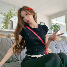 画像をギャラリービューアに読み込む, 半袖Tシャツ リボン装飾 刺繍ロゴ タイトシルエット 着痩せ 韓国コーデ 大人ガーリー トップス
