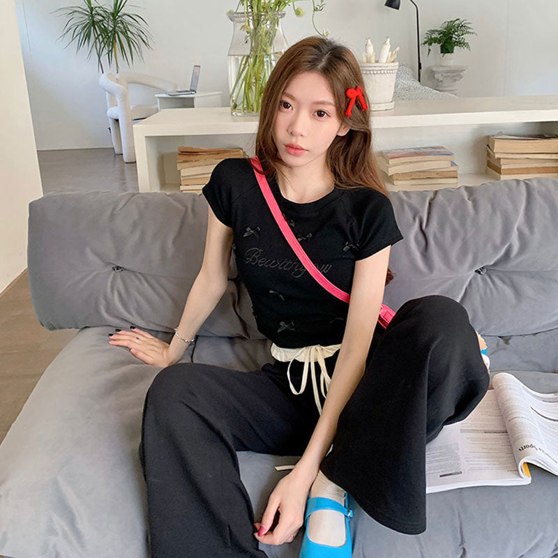 半袖Tシャツ リボン装飾 刺繍ロゴ タイトシルエット 着痩せ 韓国コーデ 大人ガーリー トップス