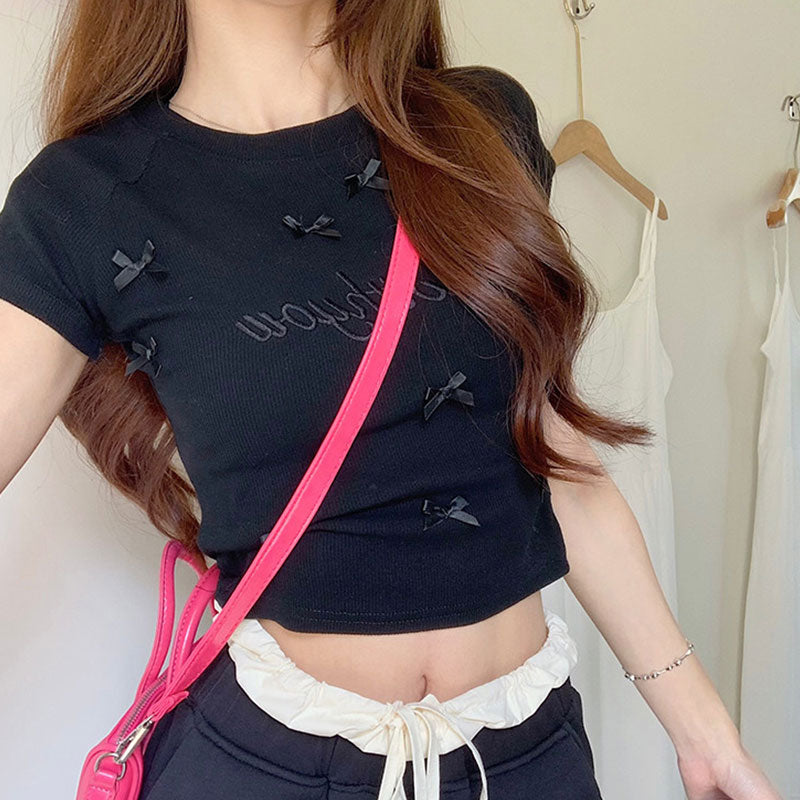 半袖Tシャツ リボン装飾 刺繍ロゴ タイトシルエット 着痩せ 韓国コーデ 大人ガーリー トップス