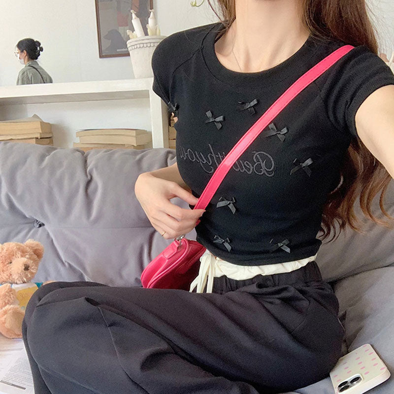 半袖Tシャツ リボン装飾 刺繍ロゴ タイトシルエット 着痩せ 韓国コーデ 大人ガーリー トップス