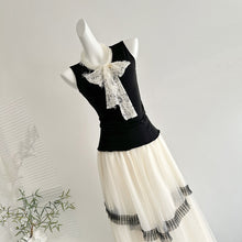 画像をギャラリービューアに読み込む, レースリボン付ノースリーブトップス＆黒パイピングシフォンスカートセットアップ大人エレガント
