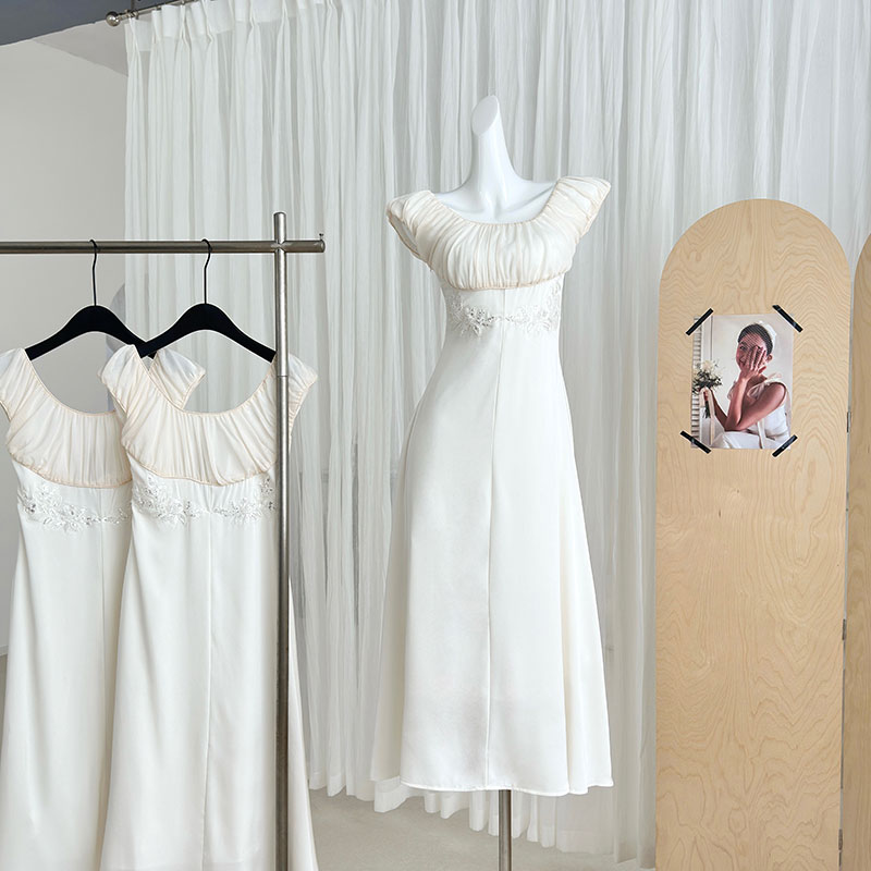 ノースリーブロングデートワンピース 胸シャーリング ウエスト刺繍レース切り替え結婚式お呼ばれ・デート・ブライズメイド 上品清楚韓国コーデ