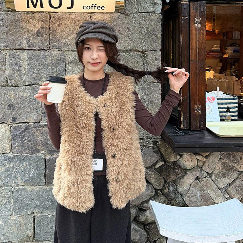 フェイクファーベストムートン風 ふわふわゆったり 重ね着 コーデ カジュアル