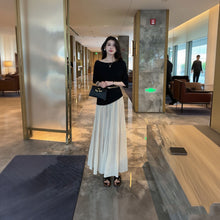 画像をギャラリービューアに読み込む, ニット トップス ＆ ロング スカート セットアップ（ベルト付き） 2点セット オフショルダー 半袖 プリーツスカート マキシ丈 体型カバー 大人可愛い 上品 ゆったり お出かけ 通勤 オフィス ファッション 美シルエット
