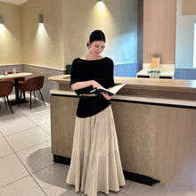 画像をギャラリービューアに読み込む, ニット トップス ＆ ロング スカート セットアップ（ベルト付き） 2点セット オフショルダー 半袖 プリーツスカート マキシ丈 体型カバー 大人可愛い 上品 ゆったり お出かけ 通勤 オフィス ファッション 美シルエット

