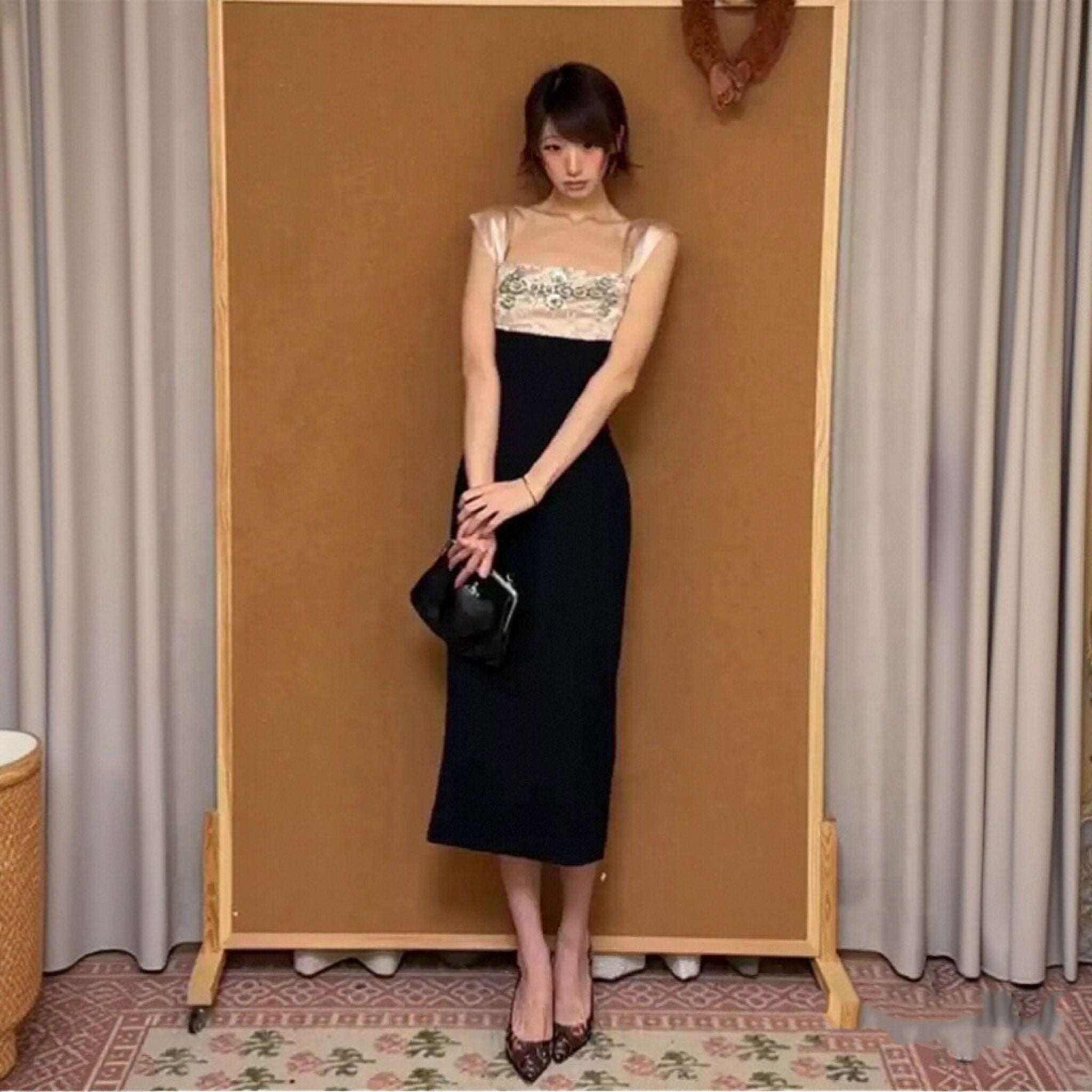 ビジューレーススクエアトップ切り替えワンピースタイトミディ丈ドレス ノースリーブ パーティー・デート・お呼ばれワンピース