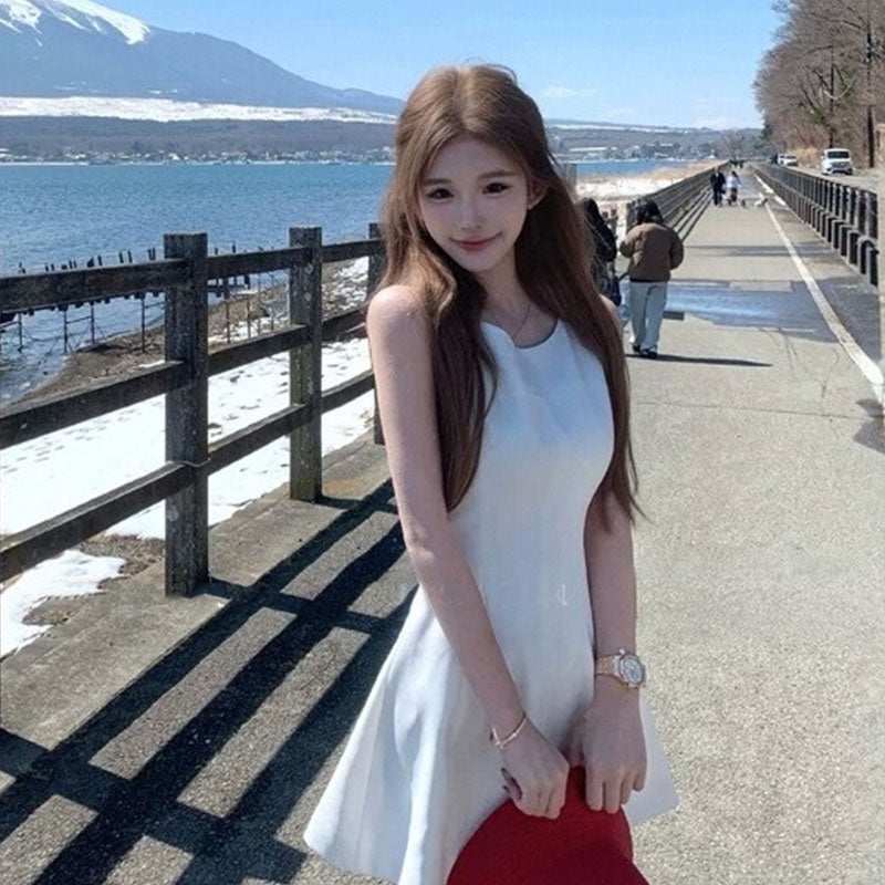 ノースリーブミニワンピース スクエアネック タイトフレア 韓国トレンド 細見え スリム デート服 オケージョン 4 色展開