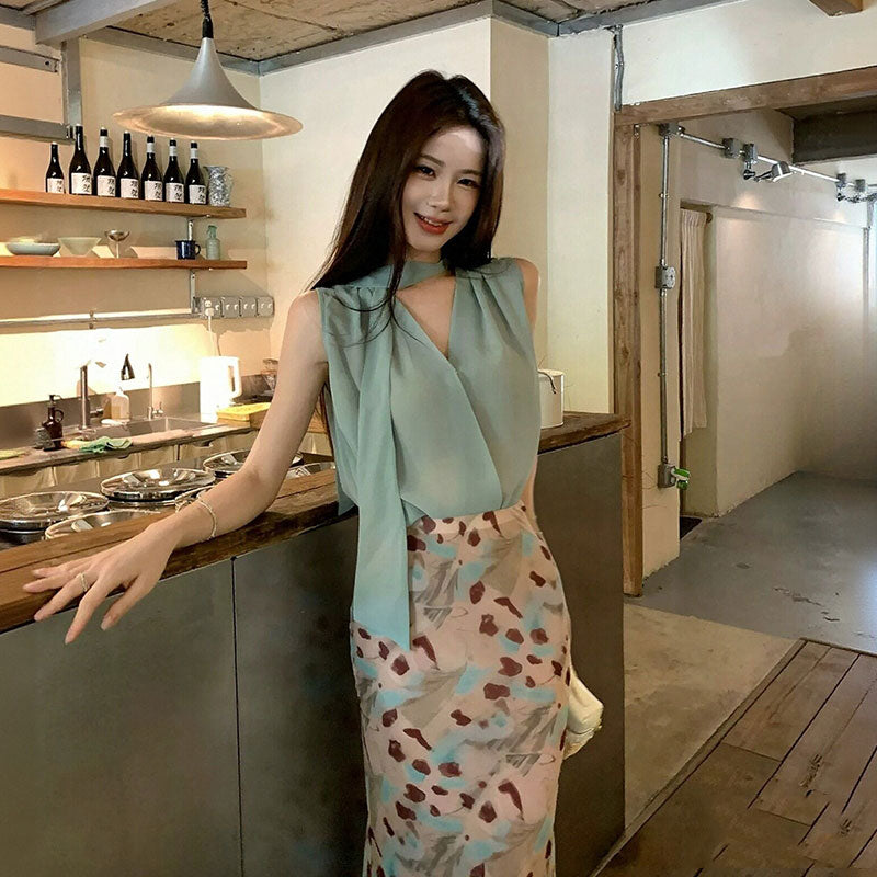 クロス V ネックノースリーブシャツ+花柄マーメイドロングスカート 2 点セットアップ 大人上品 デート・お出かけコーデ