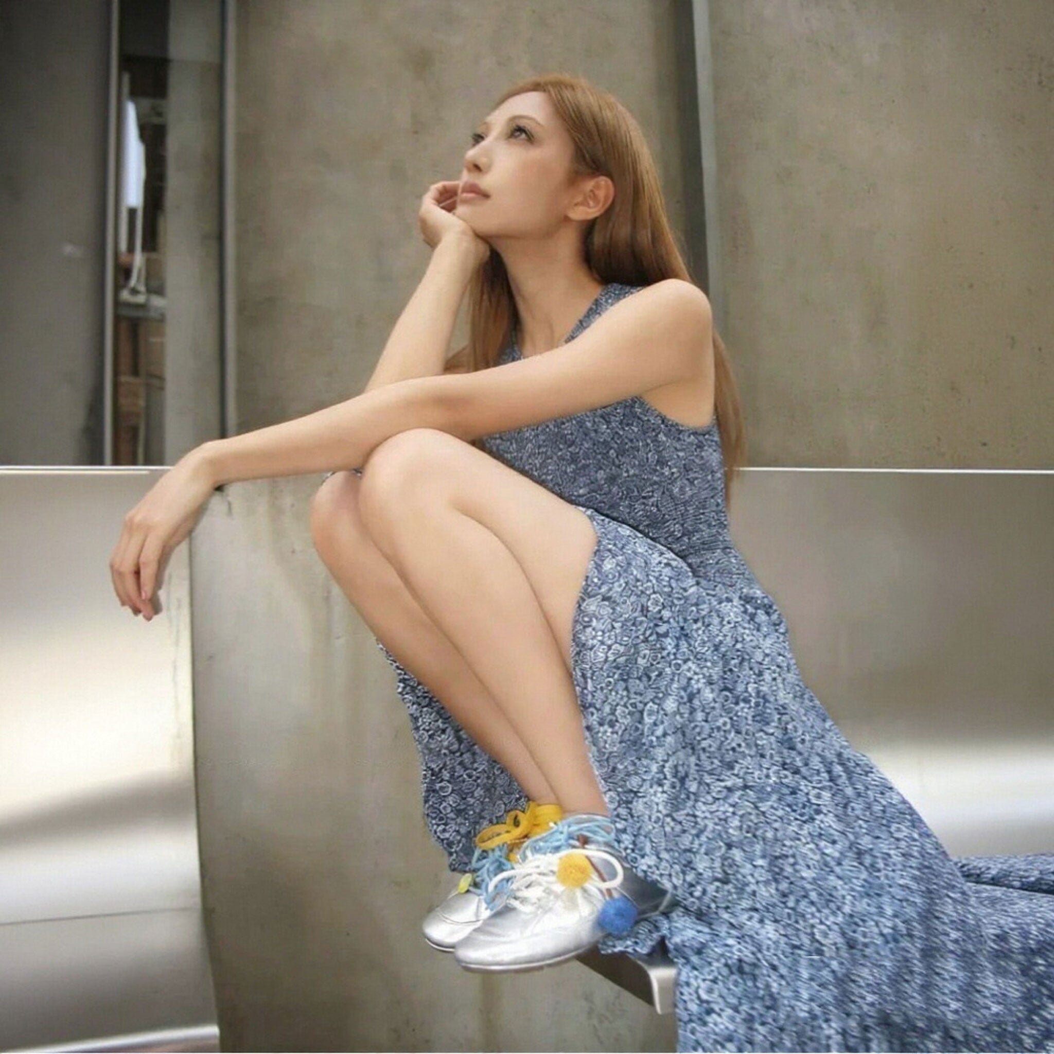花柄ノースリーブワンピス アシンメトリー裾フリル リゾートマキシドレス